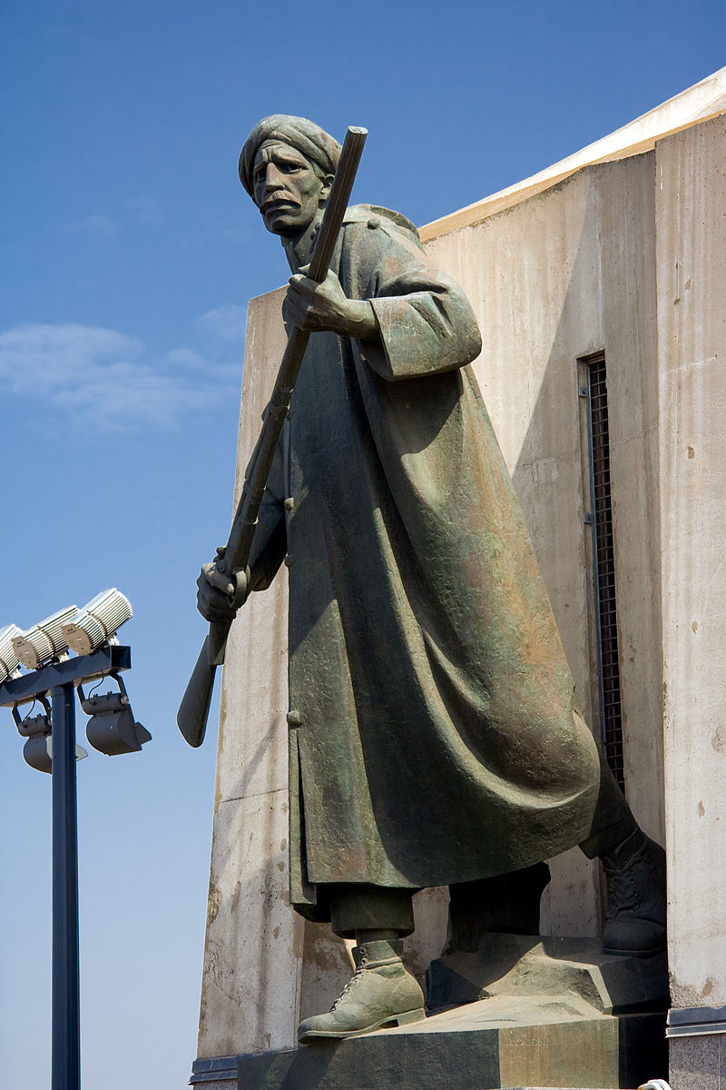 800px-Monument_of_the_Martyrs_04_Algiers